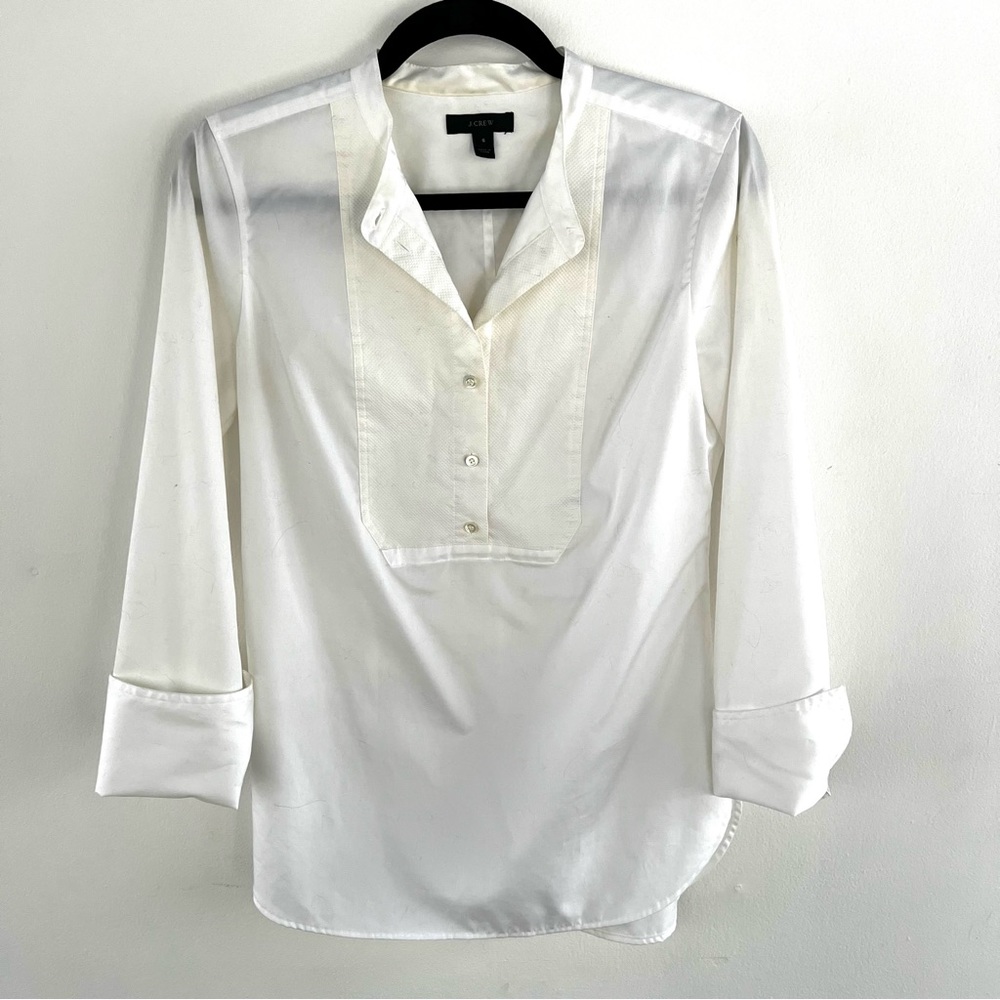 Collarless white top with yolk